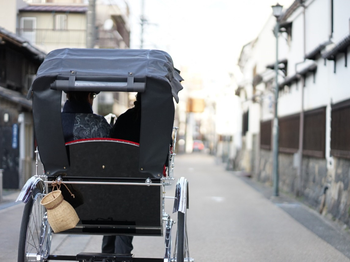 l͎Ԃŗj钬U􂵂悤ÉĚ