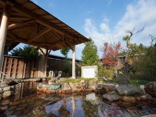 ささゆりの湯の大露天。男性は偶数日、女性は奇数日にご入浴いただけます。