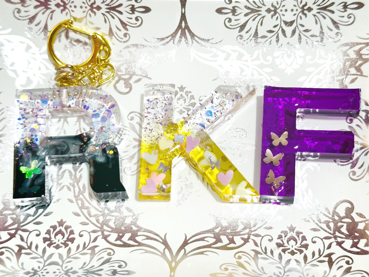 推し活 メンバーカラーイニシャルチャーム