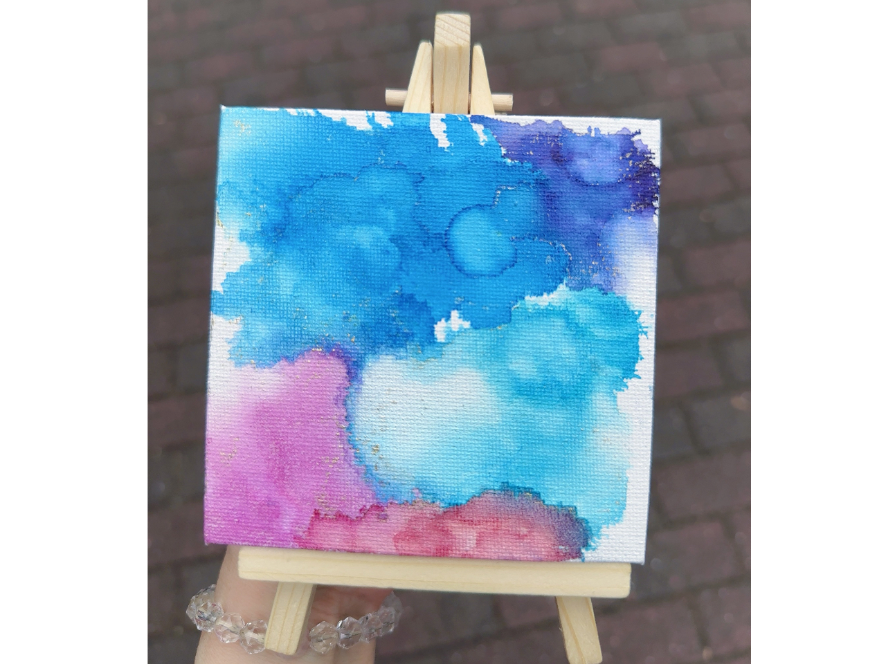 LoXɃAR[CNA[g@ql̍i