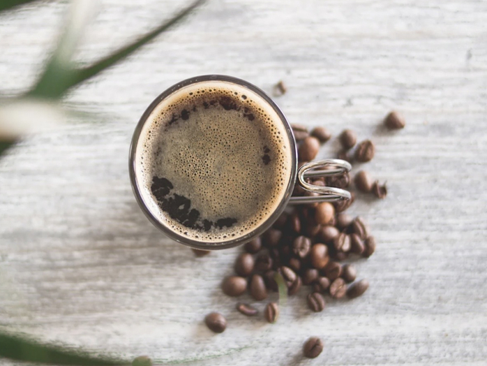 手回し機を使ったコーヒー焙煎体験!その場で飲んで楽しめます♪