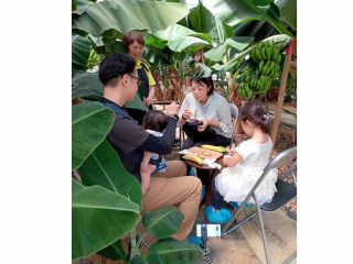 バナナの食べ比べの後、バナナジュースとバナナアイスを堪能