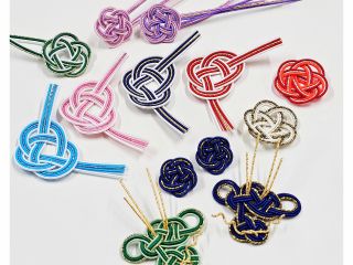 古くから開運、招福、縁結びなどに使われる水引。ご自身用にはもちろん、お土産にもとても人気があります◎!