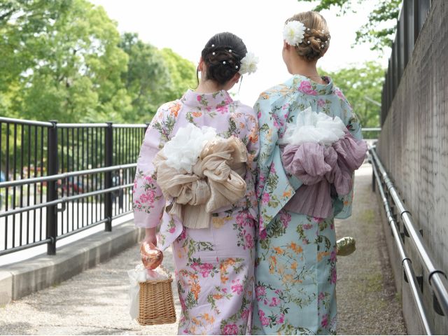 レースやフリルのオプションを付けるとさらに可愛さが引き立ちます♪