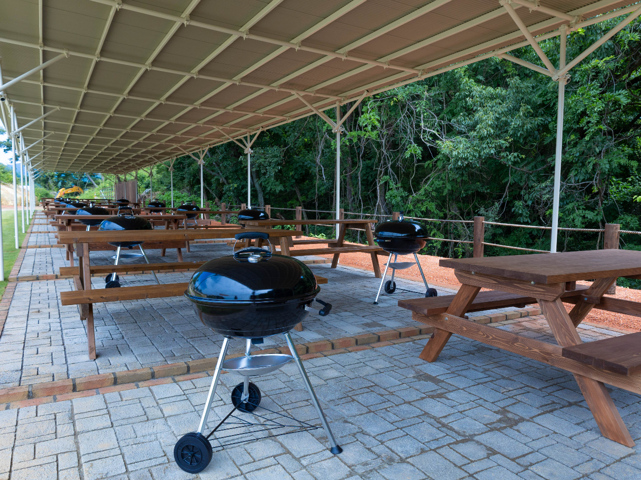屋根付きで、急な雨でも安心です。