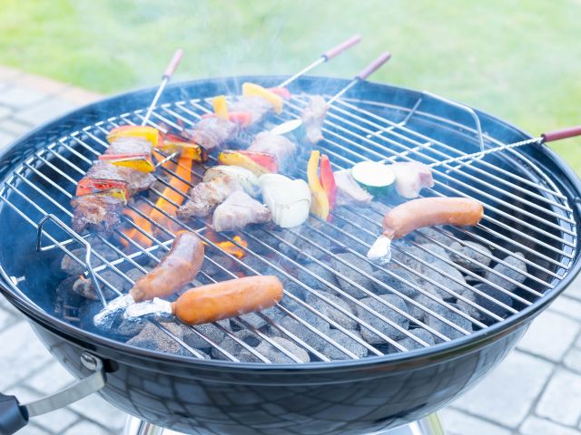 「Weber」の本格グリルで焼いたお肉は絶品です♪