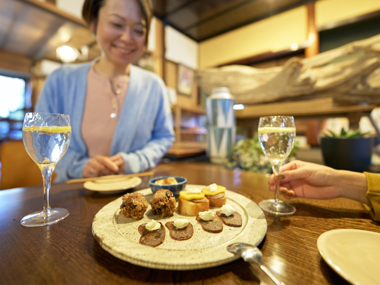 ゆずpupuの実食。色々な食べ方のバリエーション、お酒とのペアリングの提案など。