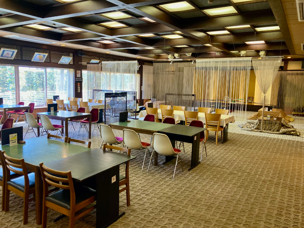 レストランはテーブル席とお座敷席がございます。