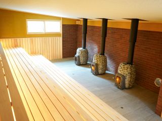 薪サウナ (HUUM薪ストーブ3台) 3段 最大33名