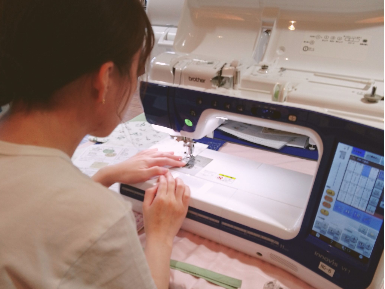 Ƃׂ͂č\hイ~VɂC