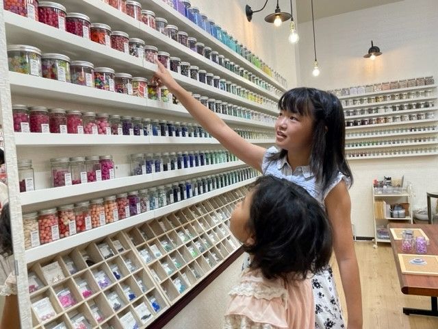店内のビーズたち。見ているだけでワクワク♪