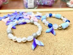 揺れるチャームは3つまで選べます。