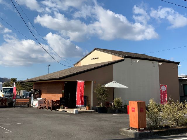 無料駐車場があります。