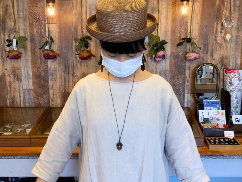 どんぐりだけだとこのくらいのサイズ感です。葉っぱやビーズでおめかしして仕上げましょう!