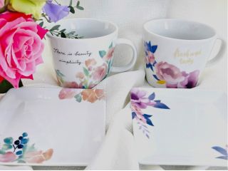 マグカップとスクエアプレート