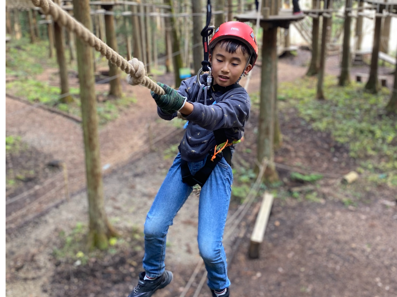 �j�������đO�ɐi��ł����A�N�e�B�r�e�B�ł��B�W�b�v�X���C�h�̂悤�Ɋ���r������j�������Đi�ނ��Ƃ��ł��܂��B