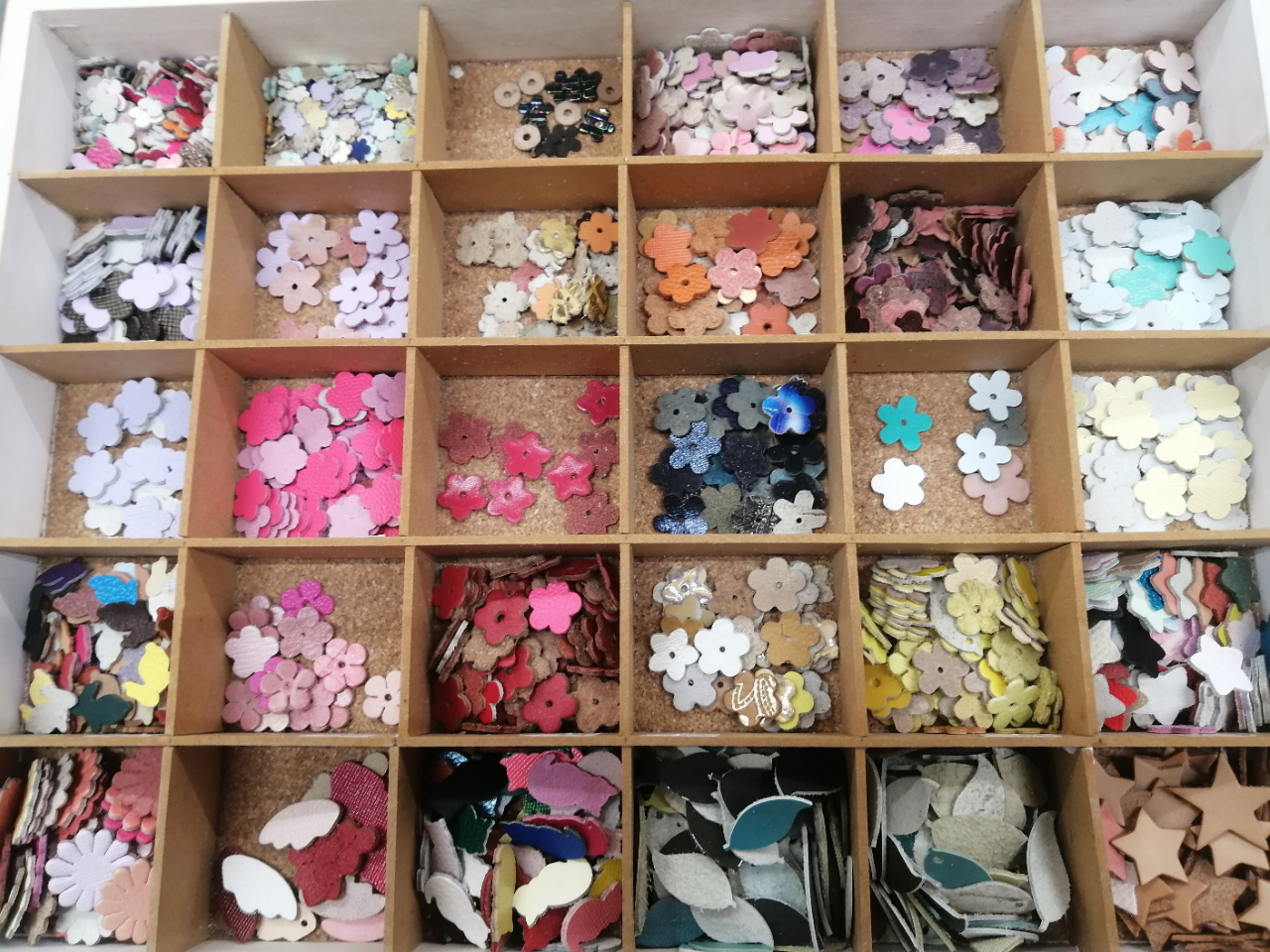 ɕt郂`[t͂ԁAtρAALAETMAAJȂǑpӂĂ܂BfGȍioƂłˁ