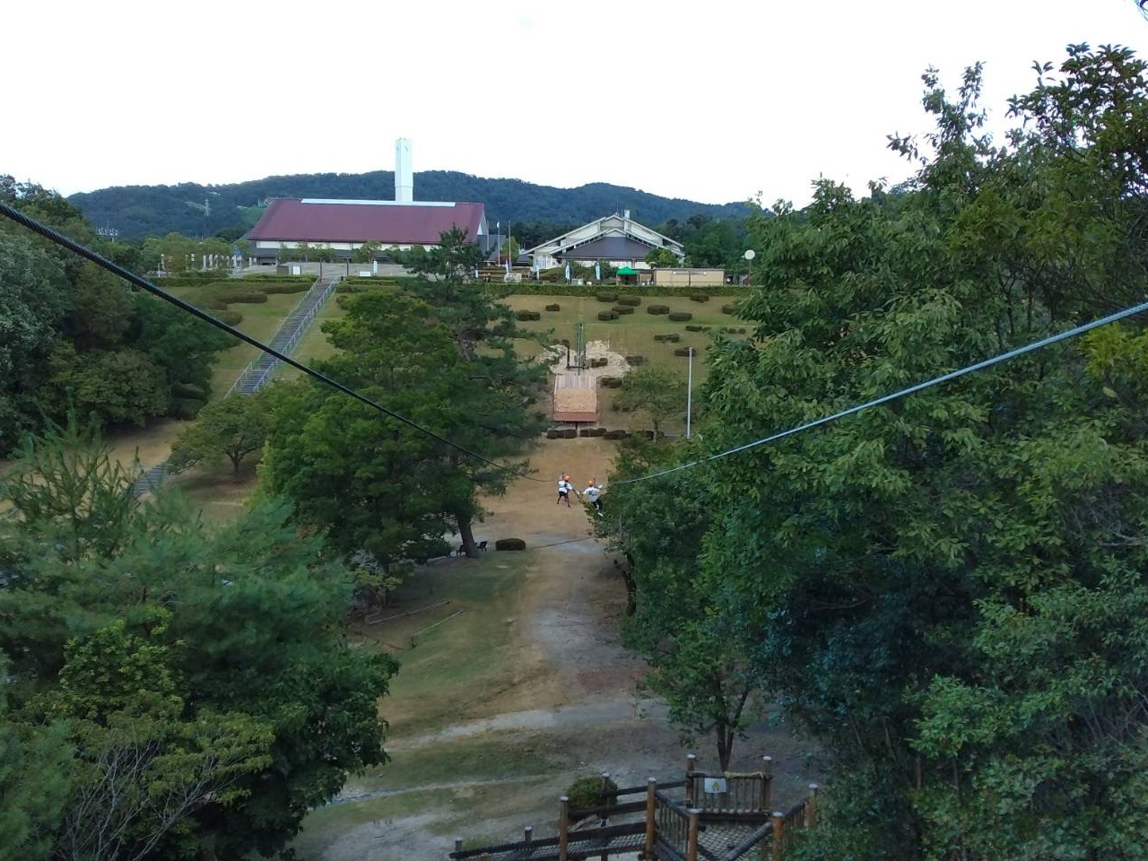 大迫力の130m!手を繋いでJUMP!