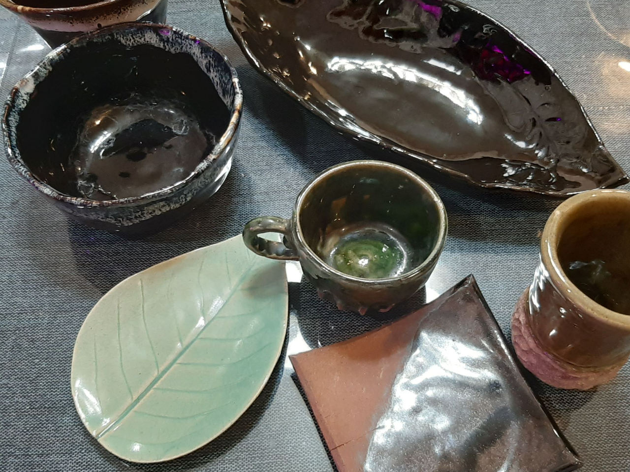 作品例の1部です。このコースでは、人形や小物のほか、小さめにカップや湯呑、小皿などもつくれます♪