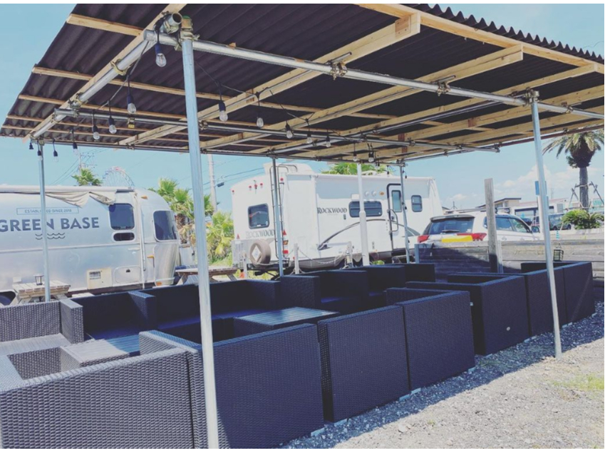 屋根付きフリースペースでBBQできます!