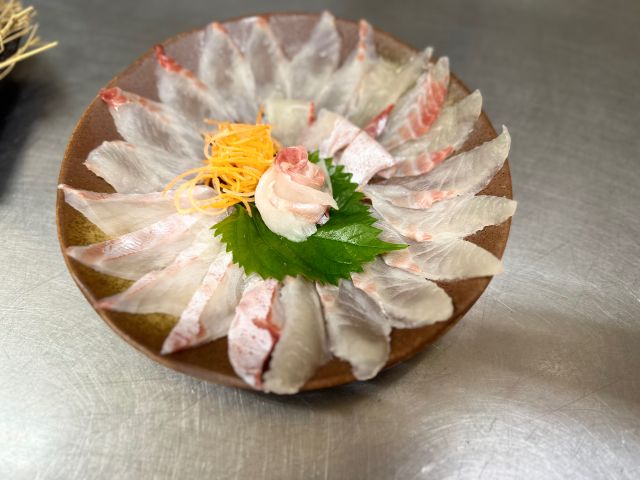 釣れた魚は系列の飲食店『肴やえん』にて1人1尾まで無料で提供!!