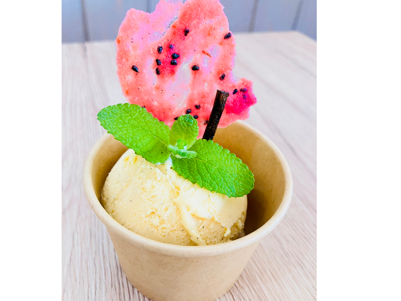 カフェのバニラジェラート