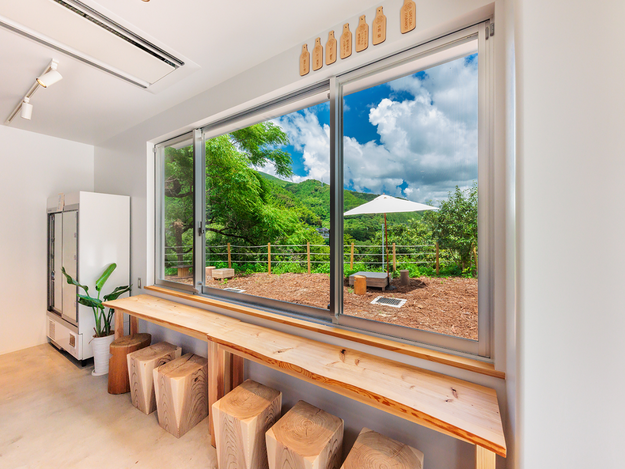 �X������̒��]�͗Y��ȎR�X�̎��R���ڂ̑O�ɁB