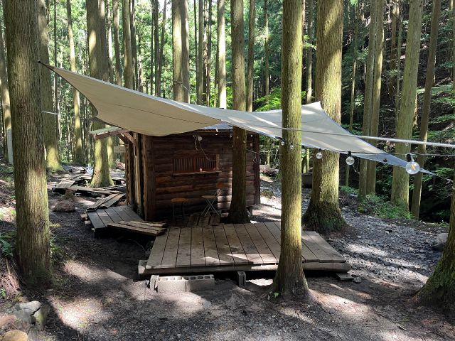 着替えや休憩用にオシャレな小屋をご使用下さい。