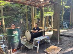 BBQを楽しんでる側で、ドラム缶風呂も入れちゃいます。勿論無料です。とても気持ち良いですよ。