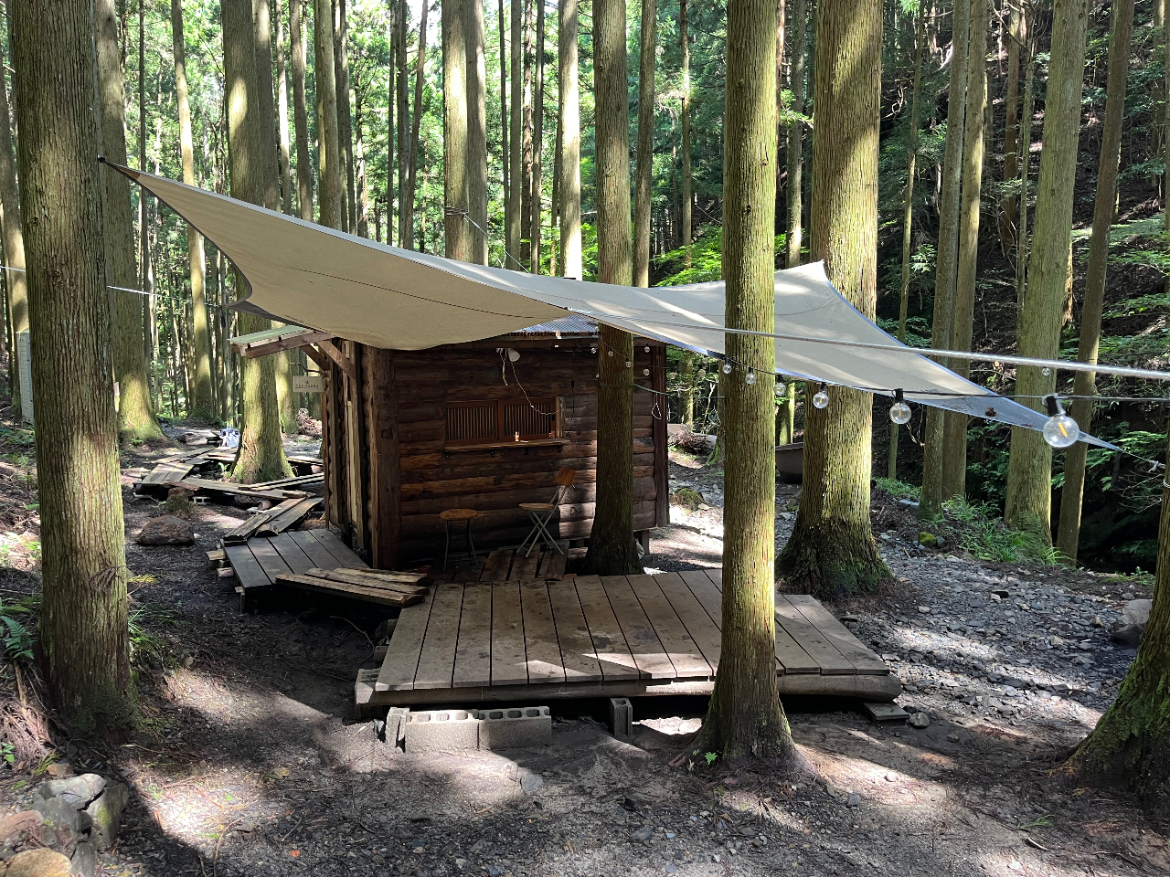 ちょっと休憩や、着替えにはオシャレな小屋を使って下さい。