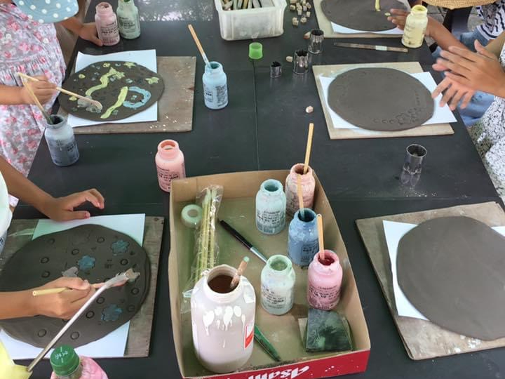 yL΂āAG`AX^vł܂B̏ォDG̋ŊGtĂ܂BJtȂMł܂B