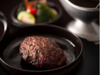 メイン料理:ハンバーグステーキ 淡路オニオンソース