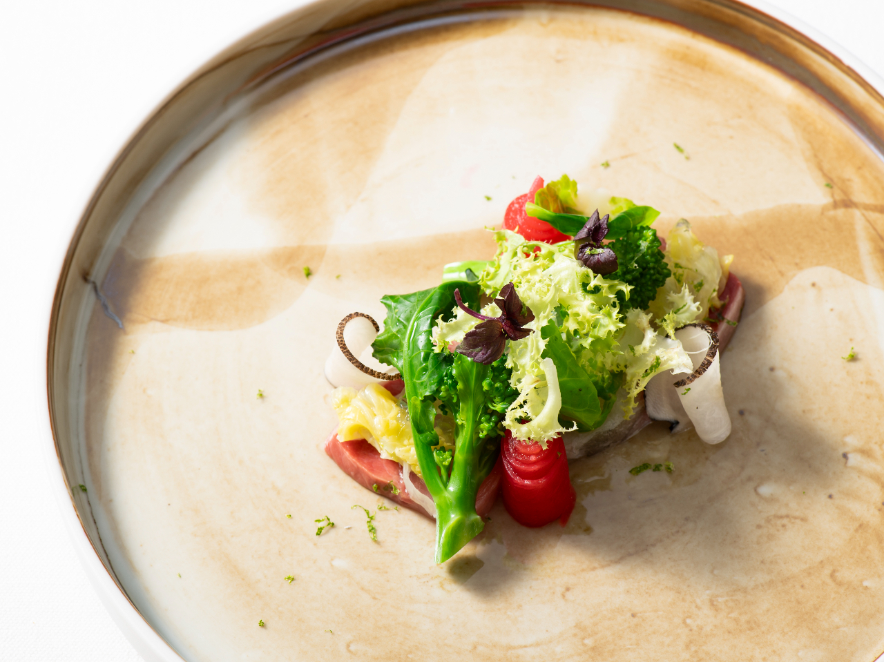 季節の前菜を2品ご用意しております。1品お選びください。