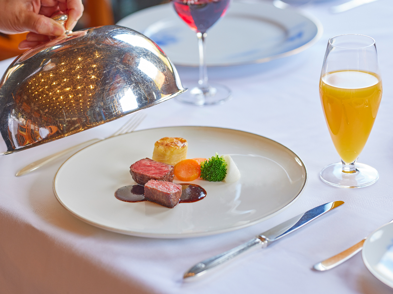 XgX^btql̃e[u}i[T|[gBSĂHy݂܂