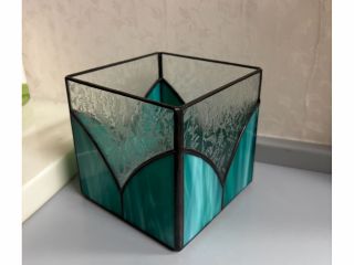 体験ではこのような小物入れを作ります、色や形は時々変わります