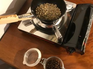 エチオピアで実際に使用されている、珈琲焙煎用手鍋