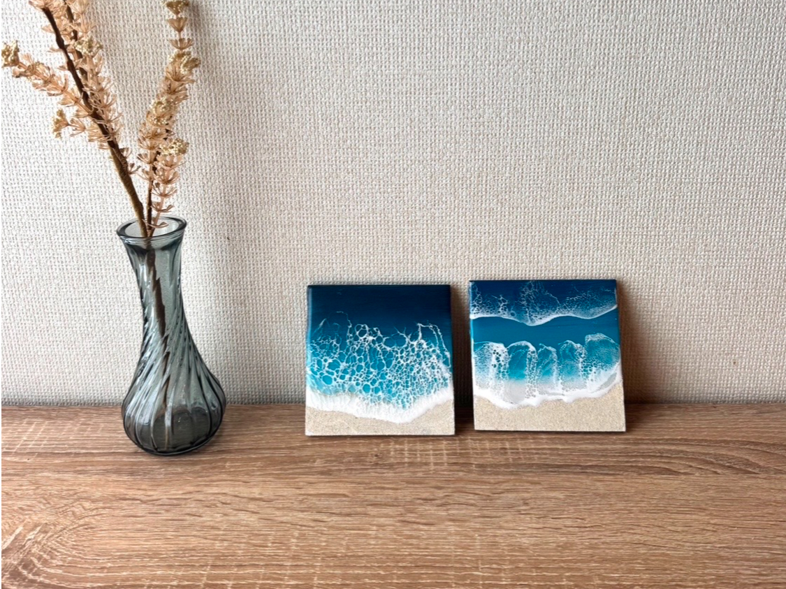 レジンならではの透明感と輝きで、食卓やデスクを華やかに演出します