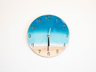 時を刻む思い出アート。宮古島の海で作るレジン時計体験