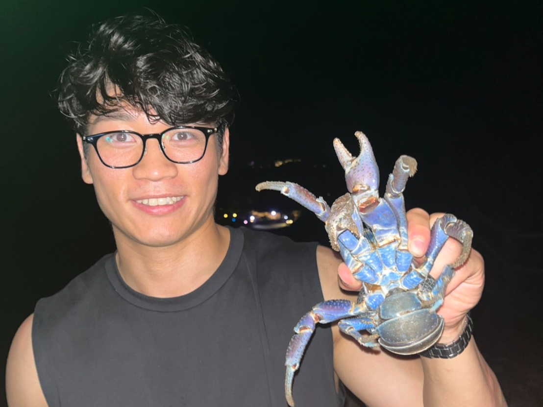 ヤシガニ掴みチャレンジ