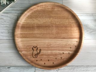 木製プレート(2個)に自由な絵柄や文字(イニシャルなど)を描ける体験です♪猫ちゃん可愛い。。。