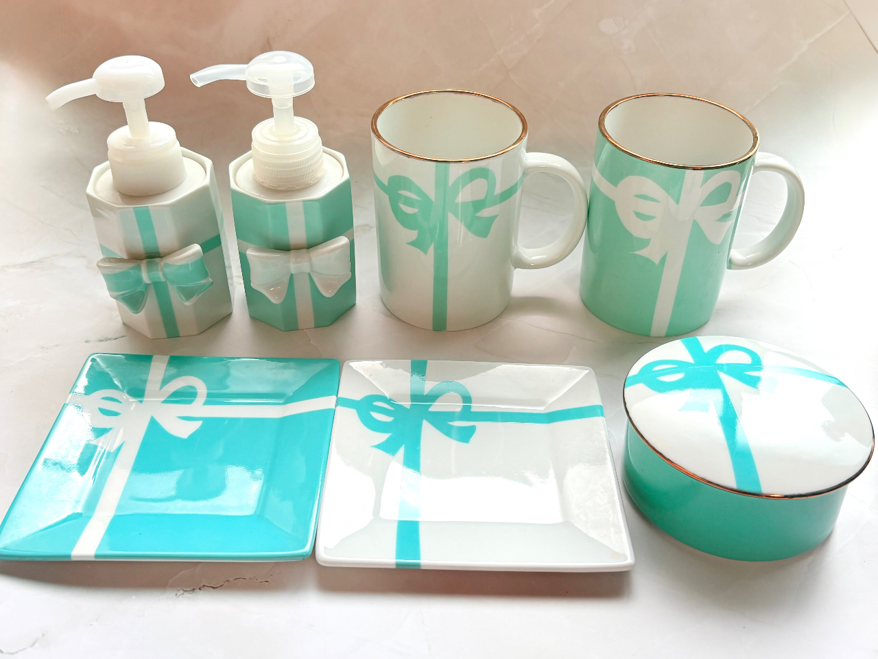 �����n����G���K���g�n�A�N�[���ȃX�^�C���b�V���n�܂ŁA��700��ނ̓]�ʃV�[�g����f�U�C�������I�т��������܂���