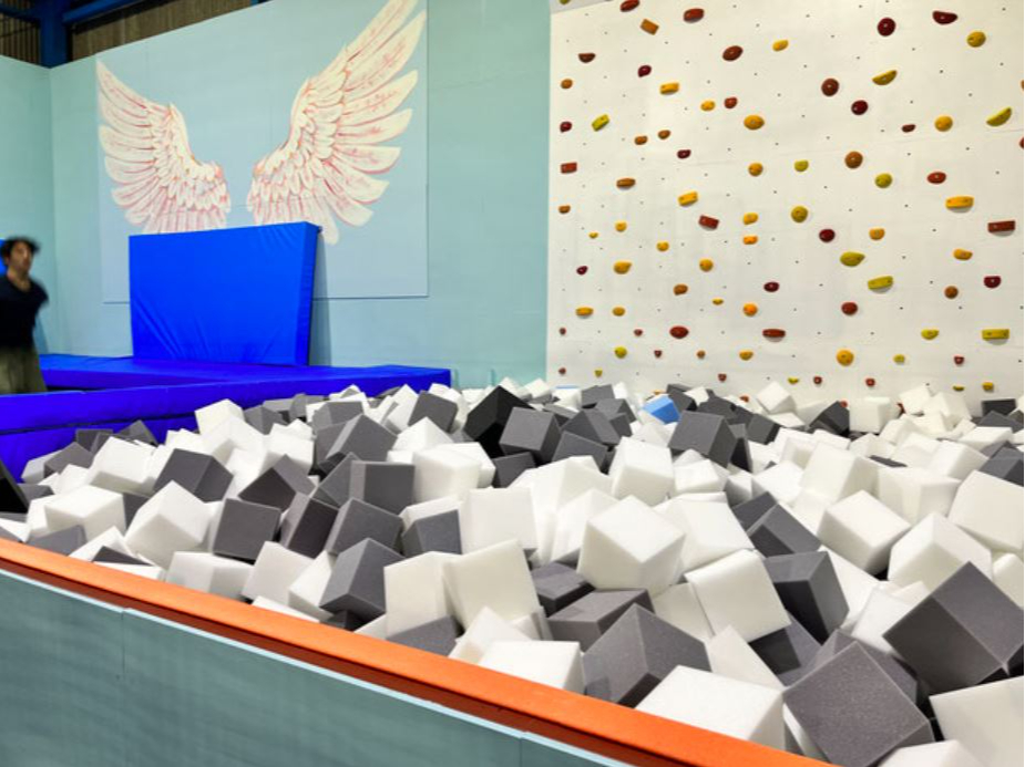 【平日1.5時間ご利用プラン】☆検定用トランポリン&飛び込めるスポンジプールに駆...