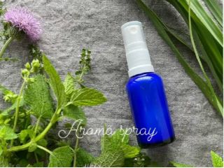 好みの香りを選んで、スプレーを作ります。