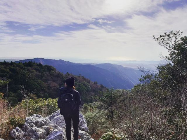 山並みから高知の町並み、海まで見渡せます。