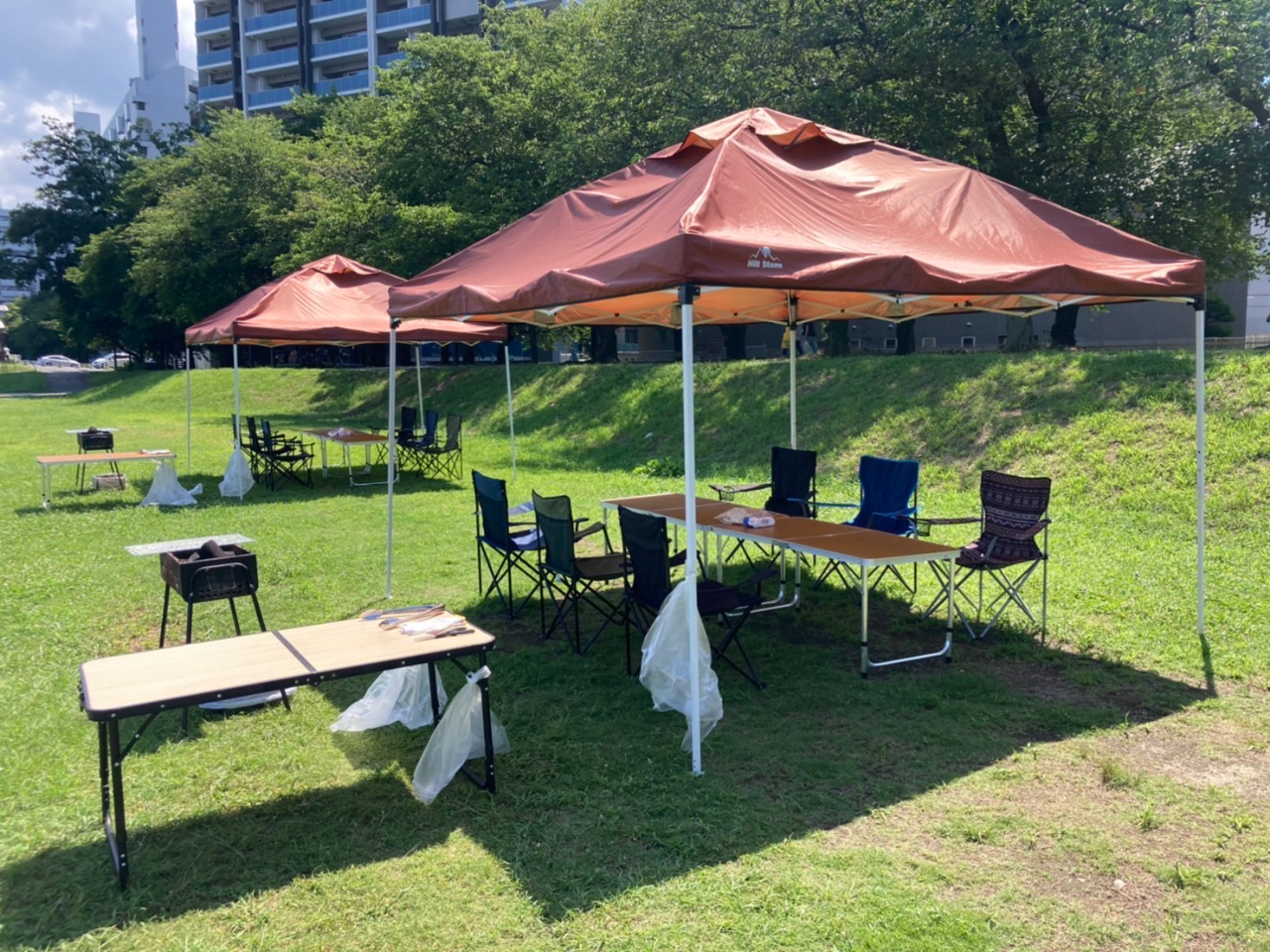 6名様でのご利用の場合での設営機材です!場所取り、設営から火おこし、片付けまで全て弊社スタッフが致します。