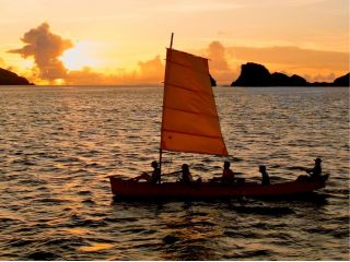 沖縄伝統木造帆舟で世界が恋する海をサンセットクルージング
