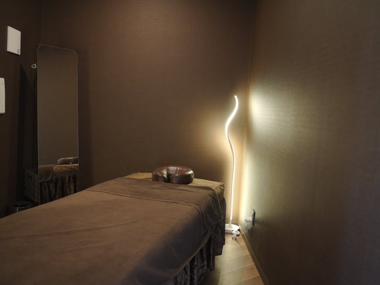 心も身体もスッキリととのった後は、 ボディケアでさらにボディのメンテナンスを 店舗までお問い合わせくださいませ