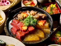 牛すじ大根と赤こんにゃくの煮込み