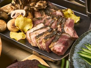 豚肉のオリーブ茶風味のロースト