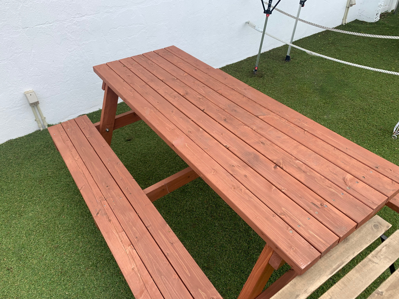 ��l���ō����E�b�h�e�[�u���E�E�b�h�`�F�A�����p�Ӂ�